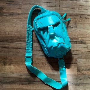 Vera Bradley sling bag